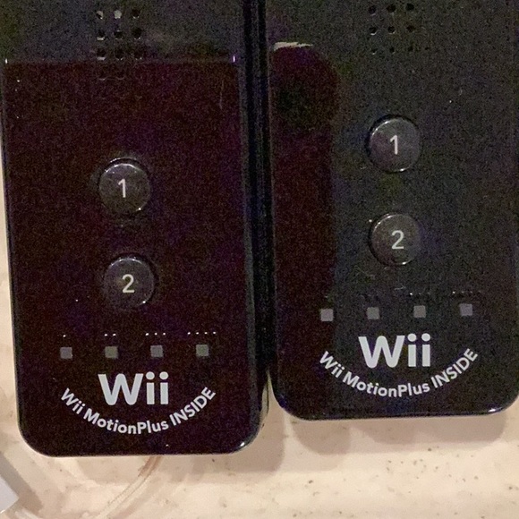 Nintendo Wii Remotes Motion Plus Inside Controller Lot Of 2 Remote Black - Picture 2 of 6